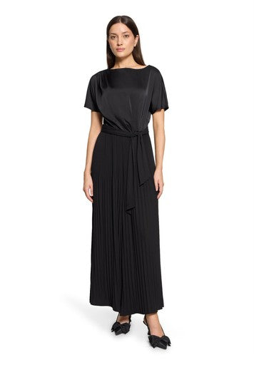 Betty Barclay Black Jumpsuit – Figure-Skimming 7/8 Length with Bateau Neckline