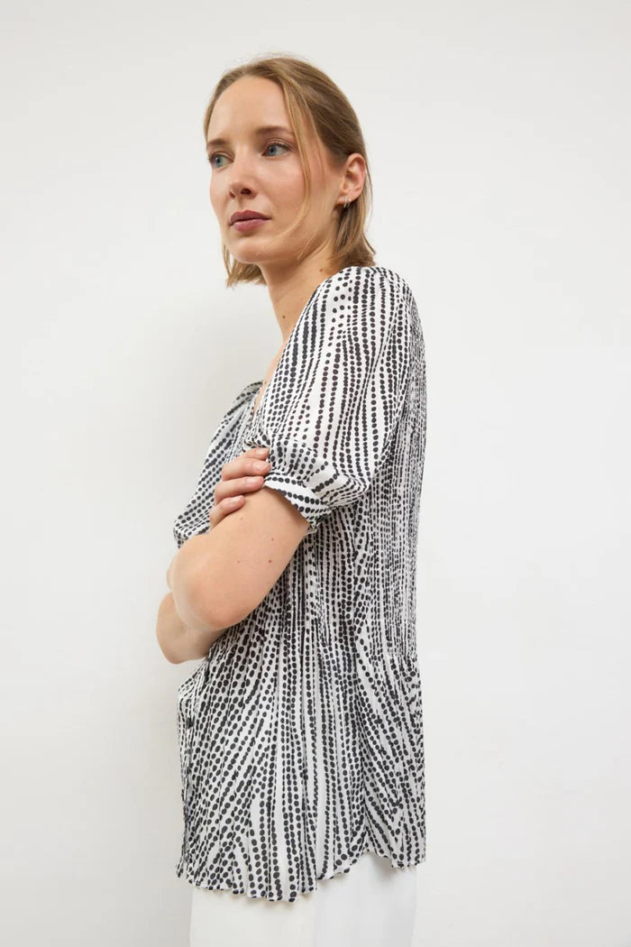 Tinta & Bariloche Black & White Polka Dot Fitted Blouse V-Neck, Puff Sleeves BACHATA