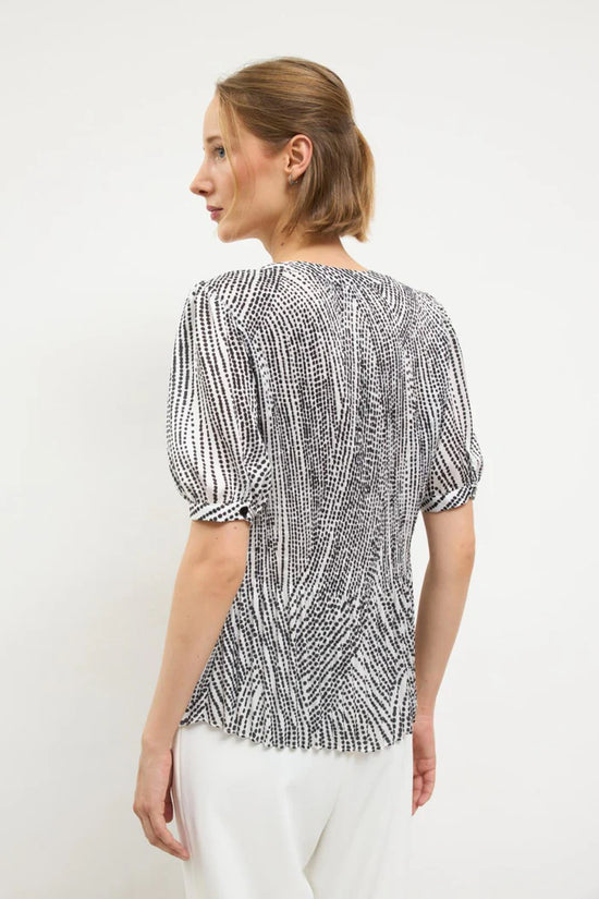 Tinta & Bariloche Black & White Polka Dot Fitted Blouse V-Neck, Puff Sleeves BACHATA