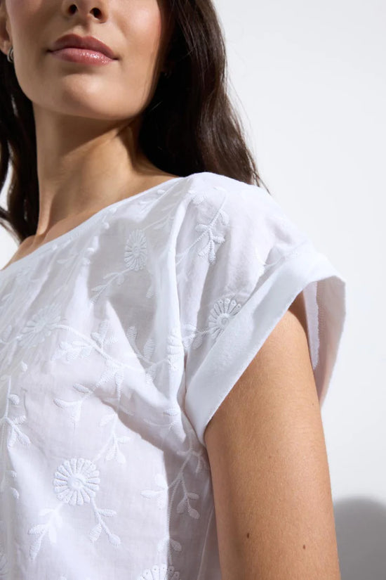 Tinta & Bariloche White Short-Sleeved Embroidered Blouse