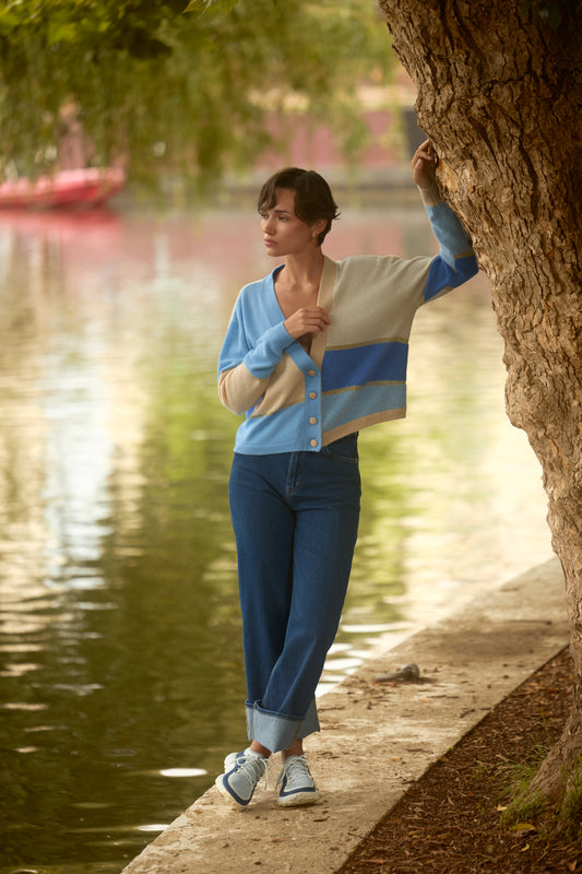 Brodie Soft Camel Cashmere Cardigan Abstract Scenic V-Neck Knit SS26_B-028-