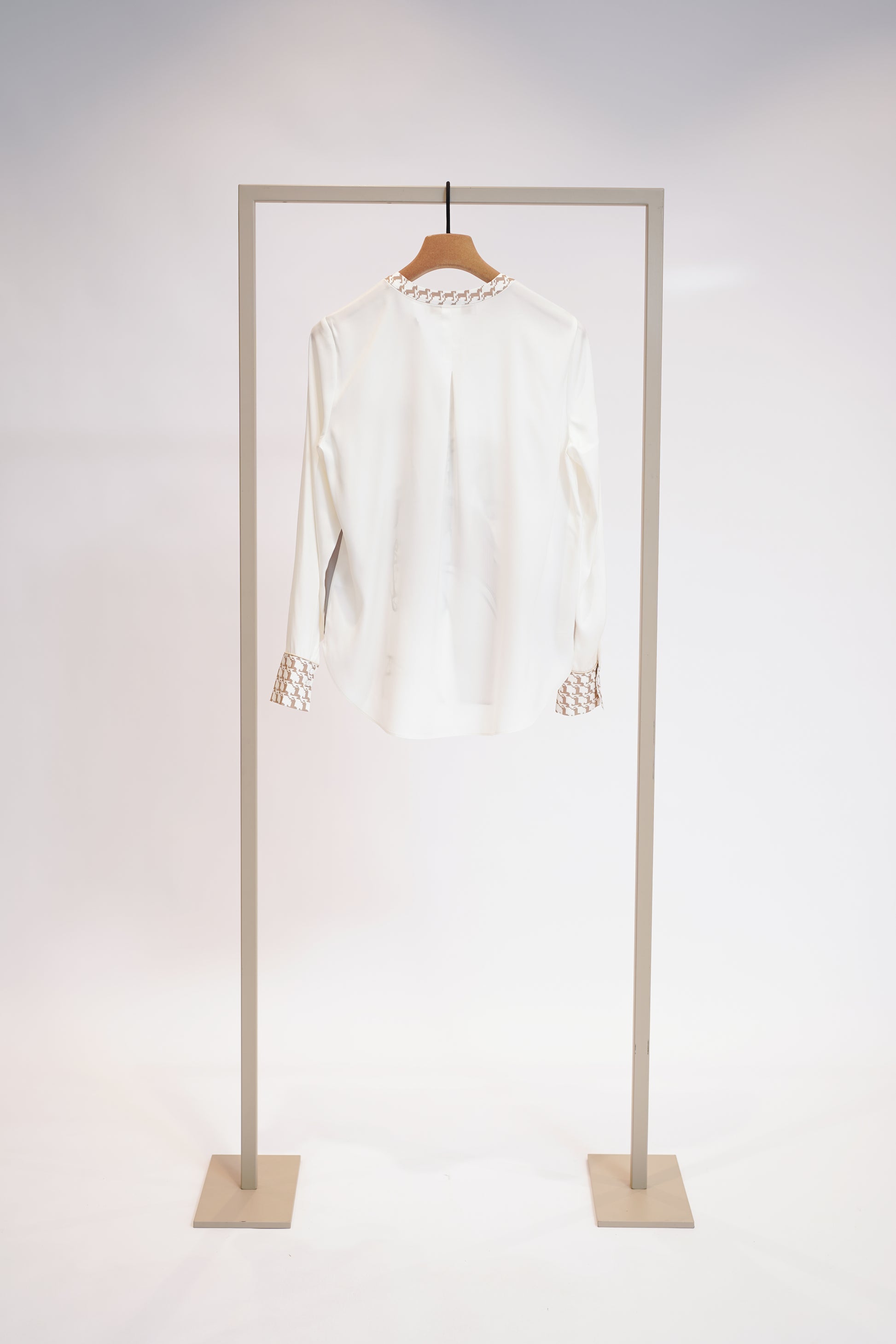 Herzens Grey Horse Print Silk Tunic Blouse – Open V Neck, Long Sleeves