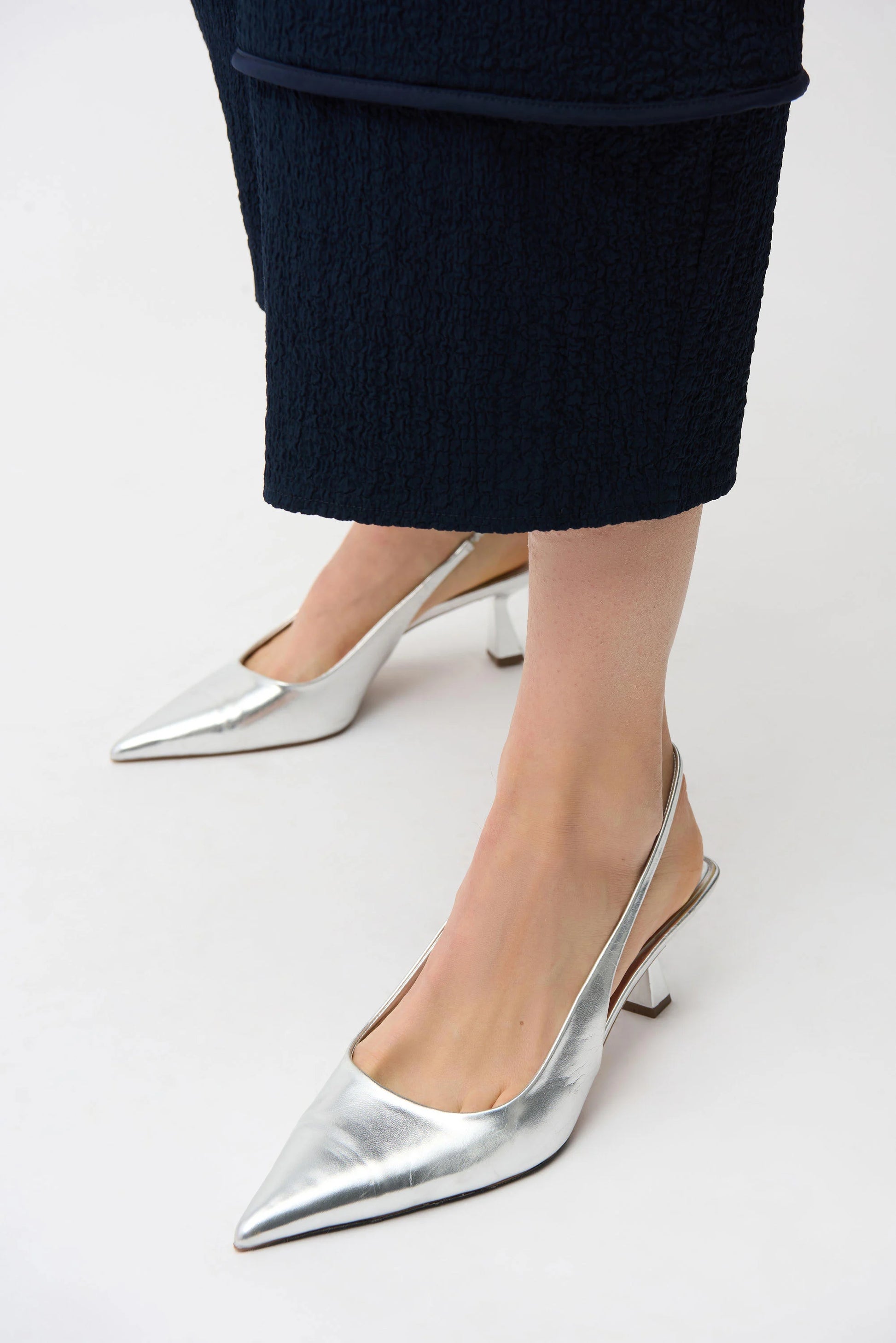 Joseph Ribkoff Midnight Seersucker Balloon Pull-On Trousers 261062