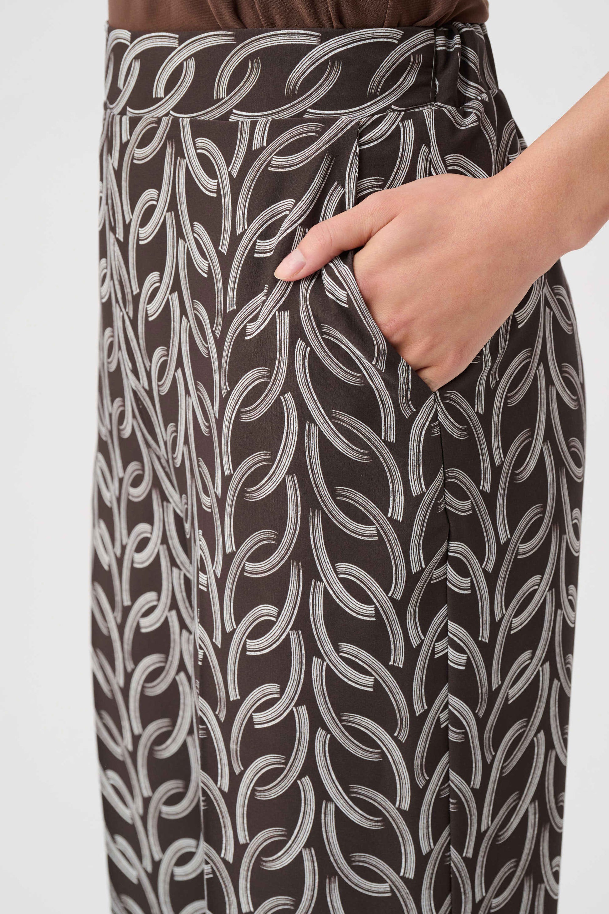 Joseph Ribkoff Brown Recycled Woven Chain Print Pull-On Trousers