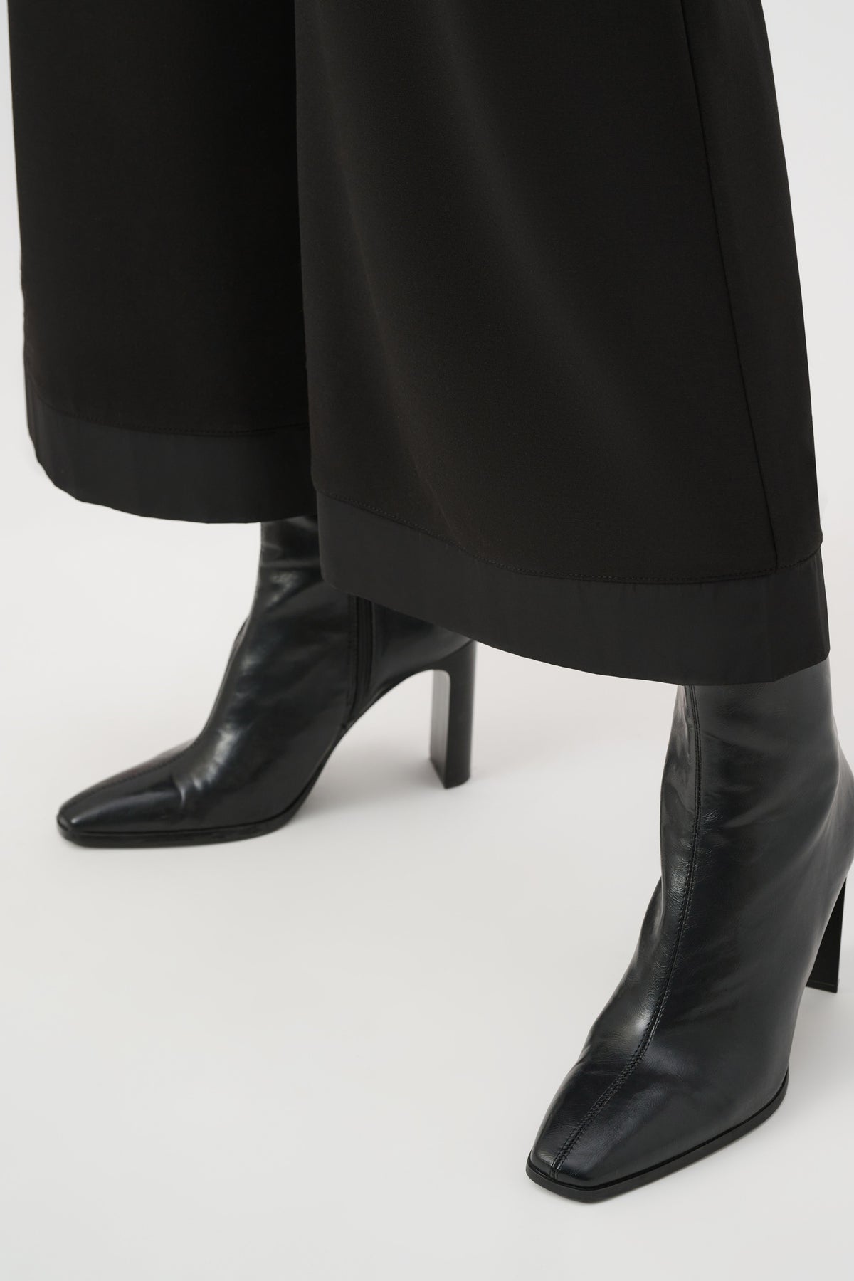 Joseph Ribkoff Black Wide-Leg Pull-On Trousers