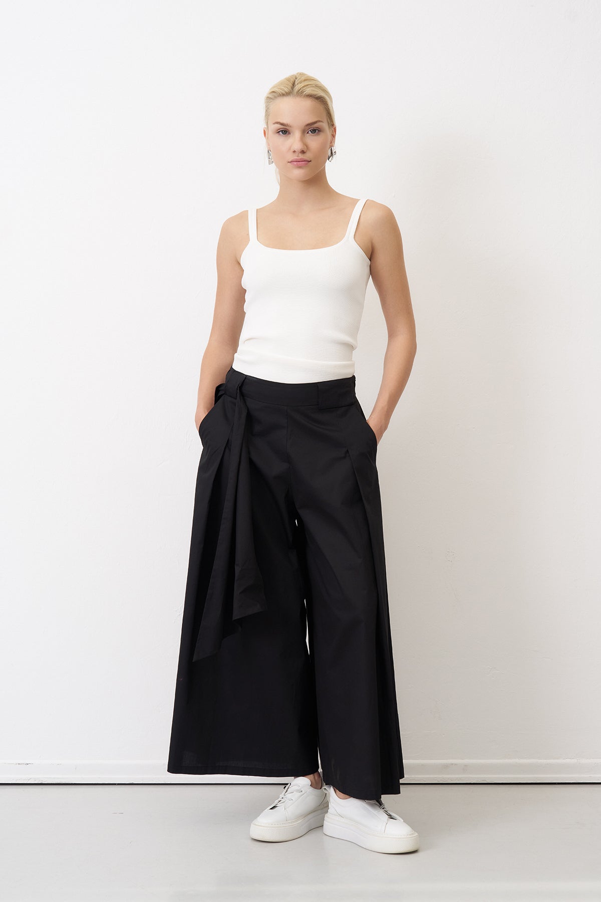 Bize Black Wide Leg Culottes with Elasticated Back Waist and Side Tie BZ3145