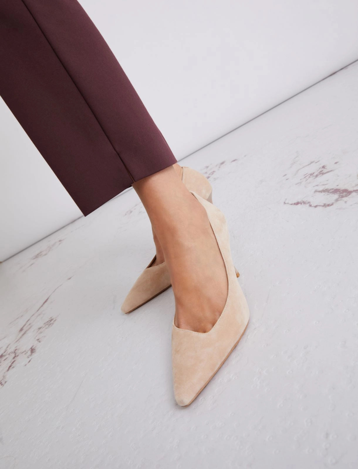 Marella Suede Court Shoes in Nude Mlaalare