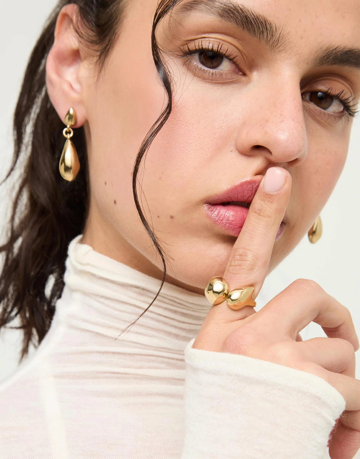 Uno de 50 Gold Ring with Irregular Rounded Shapes