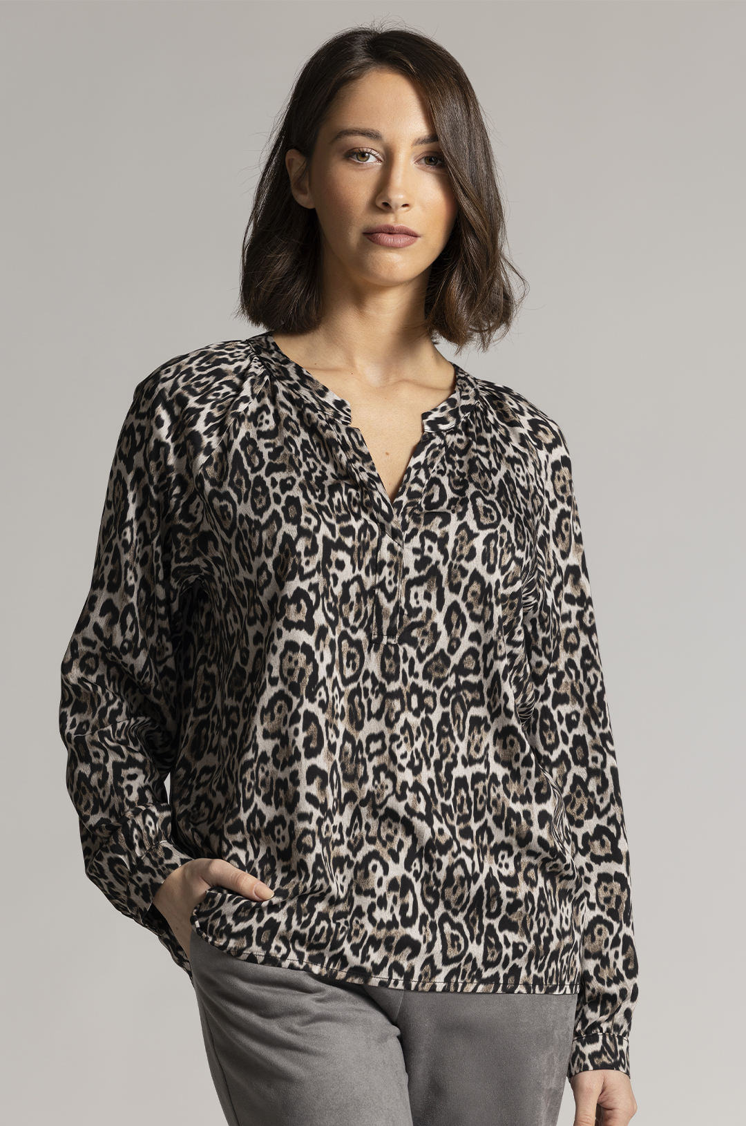 sani Blue Open v-neck long sleeve top