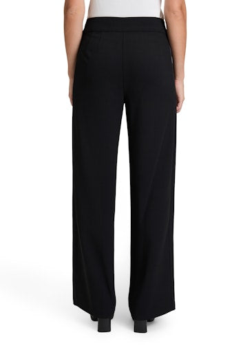 Betty Barclay Black Trousers with High Waist in a  Relaxed Fit  6086 2420