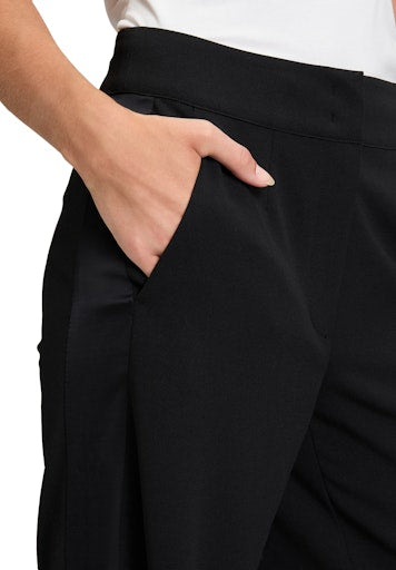Betty Barclay Black Trousers with High Waist in a  Relaxed Fit  6086 2420