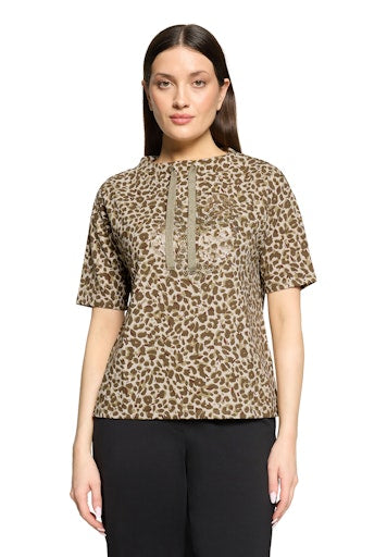 Betty Barclay Beige Animal Print Sweatshirt – Short Sleeve, Stand-Up Collar
