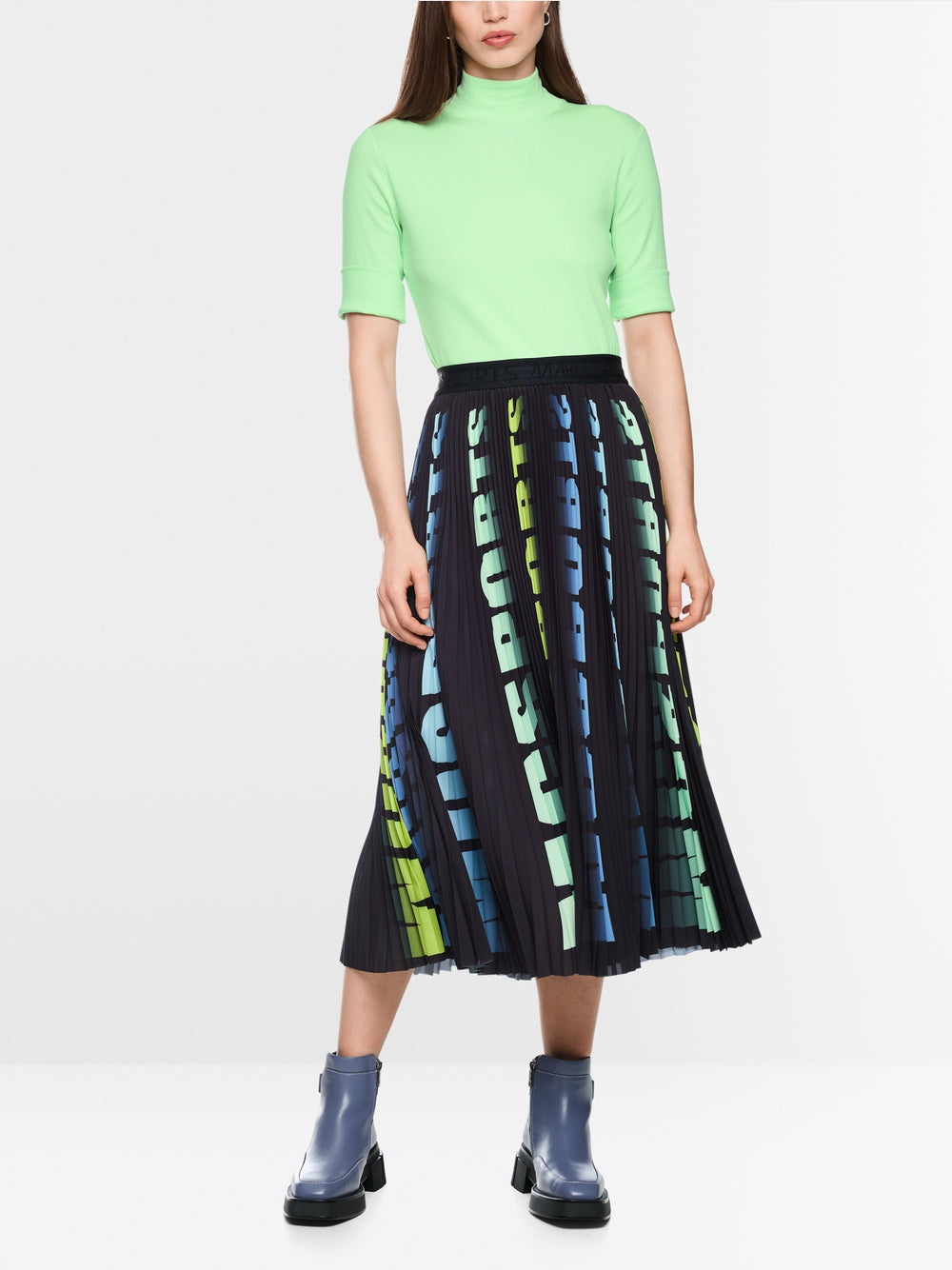 Marc Cain Green Basic T-Shirt with Stand-Up Collar