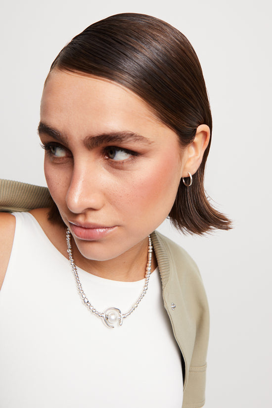Uno de 50 silver Short Beaded Necklace with a Pearl COL0970