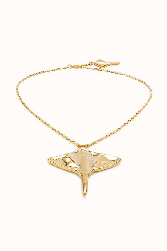 Uno de 50 Gold Short Chain Pendant Necklace with Manta Ray COL1930