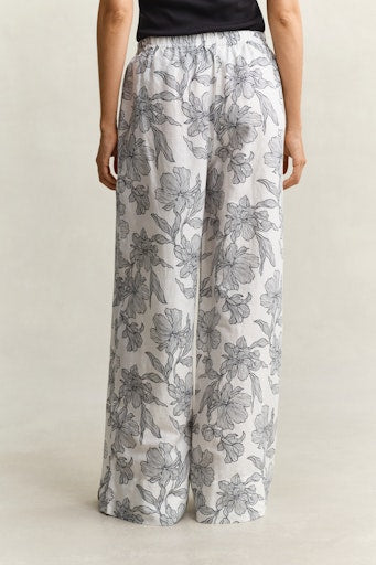 Gant White & Navy Floral Linen Blend Relaxed Fit Trousers 4150396