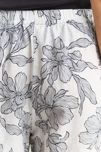 Gant White & Navy Floral Linen Blend Relaxed Fit Trousers 4150396