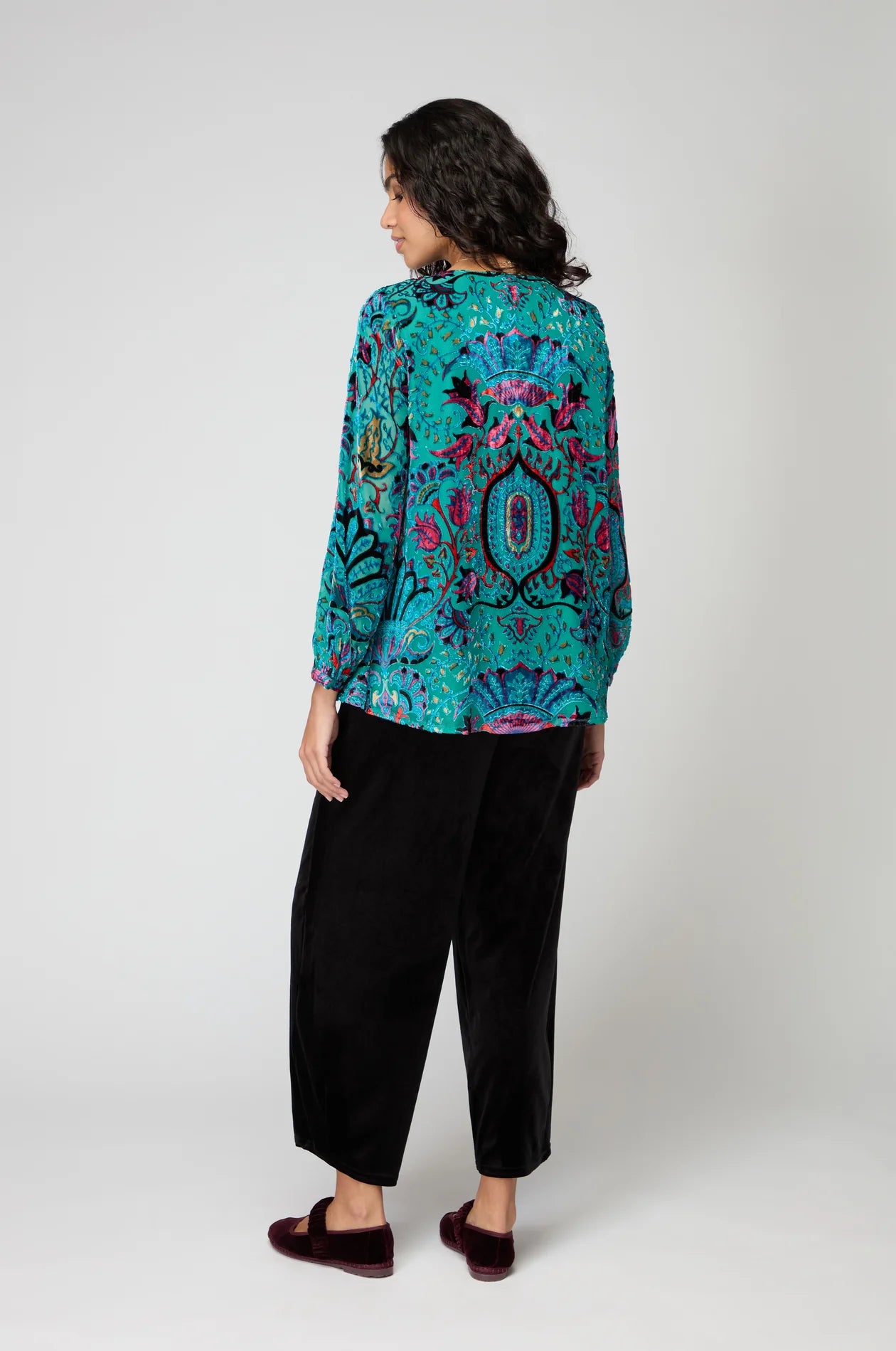 Sahara V- Neck Winter Paisley Devoré Top GRT6615-WPD