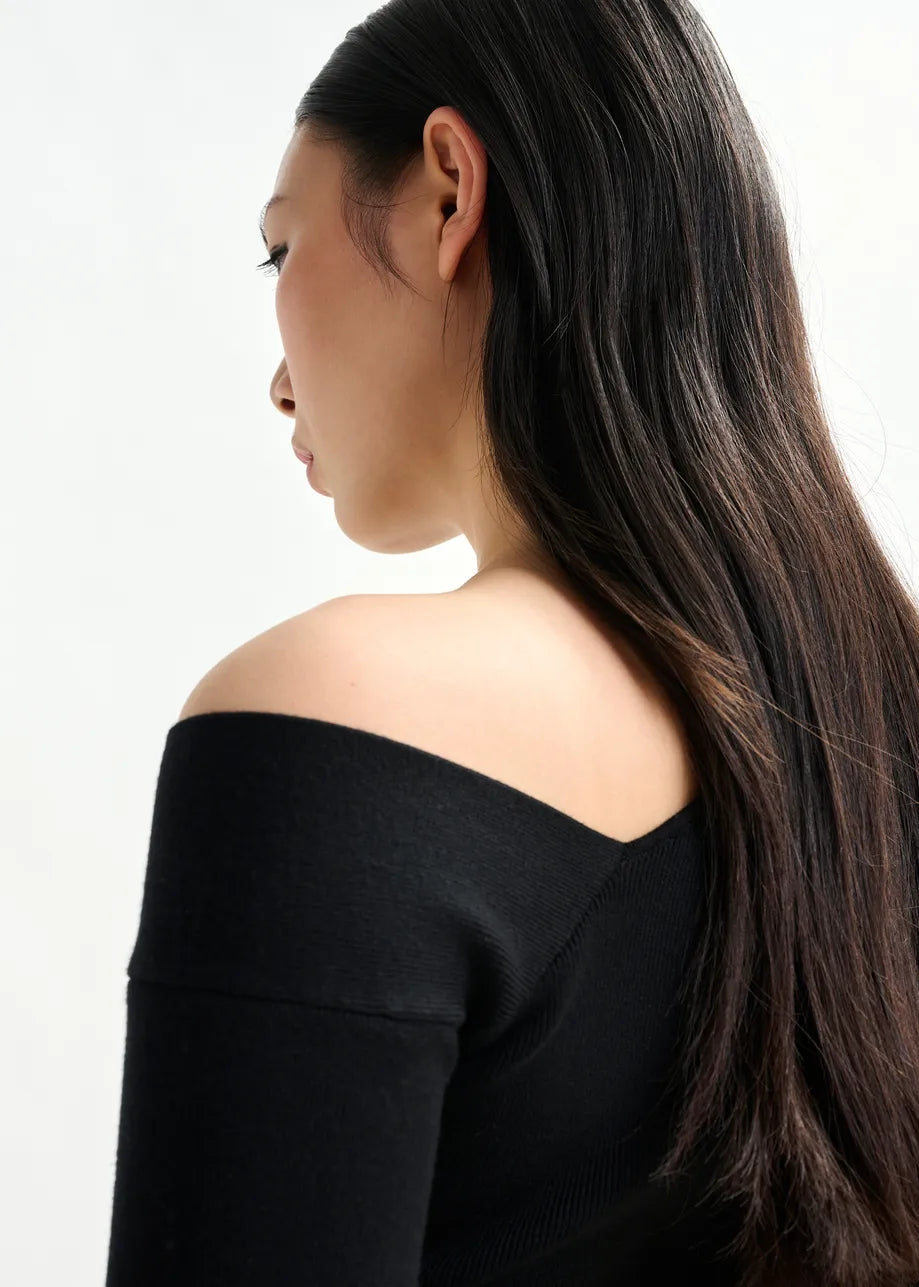 Essentiel Antwerp Black rib-knitted sweater with asymmetric neckline Imeric