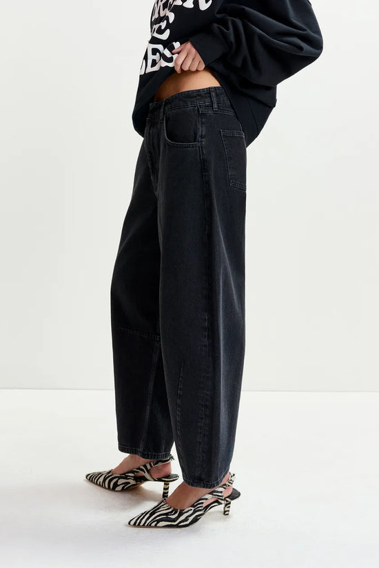 Essentiel Antwerp barrel leg jeans Interstellar