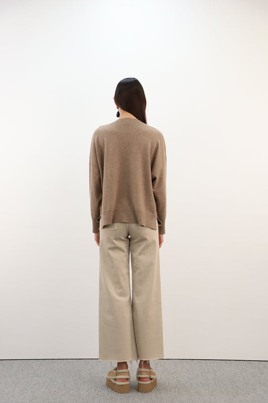Estheme Cashmere Latte Cashmere V Neck Sweater – Faux Fur Patch Pocket Detail