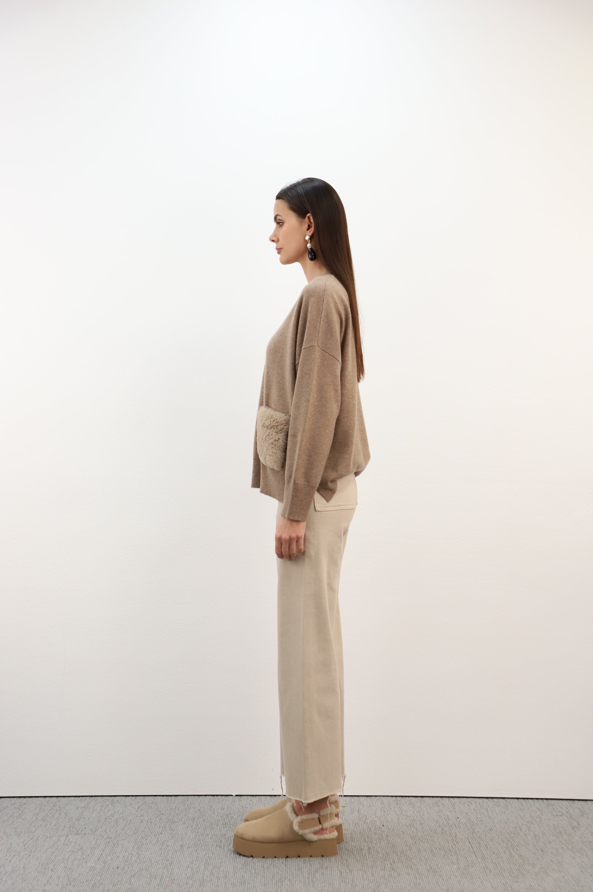 Estheme Cashmere Latte Cashmere V Neck Sweater – Faux Fur Patch Pocket Detail