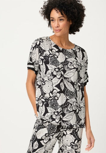 Olsen Black & White Floral Print Short Sleeve Top