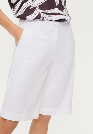 Olsen White Cotton Stretch Knee Length Shorts 