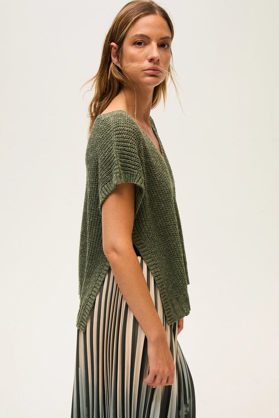 Rosso 35 Dark Green Short-Sleeved Cotton Linen V Neck Sweater