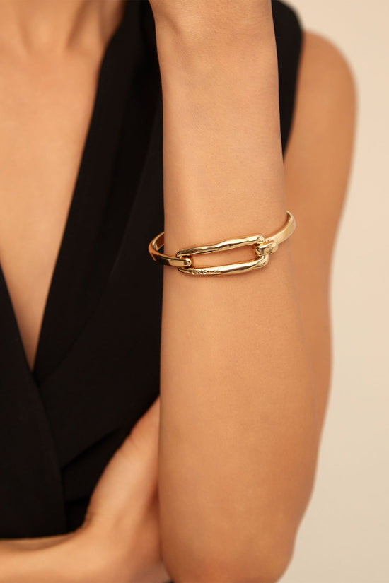Uno de 50 Gold Bangle Bracelet with Buckle PUL1721