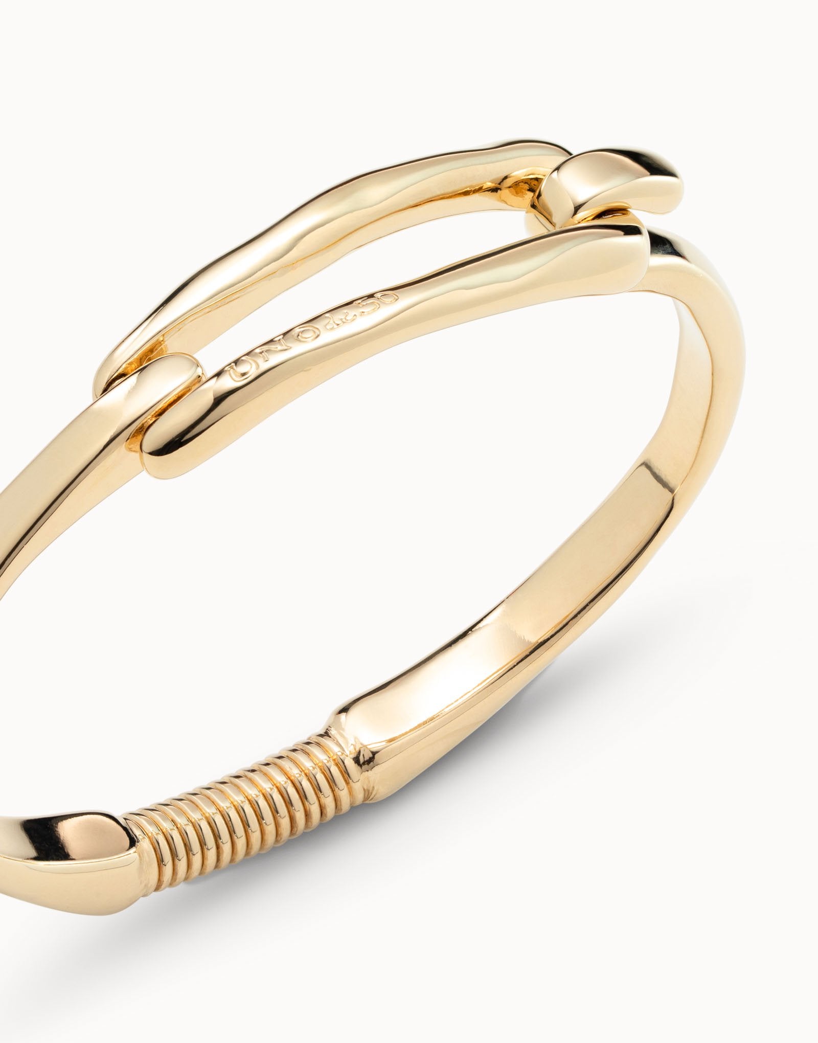 Uno de 50 Gold Bangle Bracelet with Buckle PUL1721