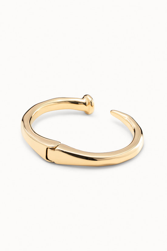 Uno de 50 Gold Sculptural‑Style Bangle Bracelet