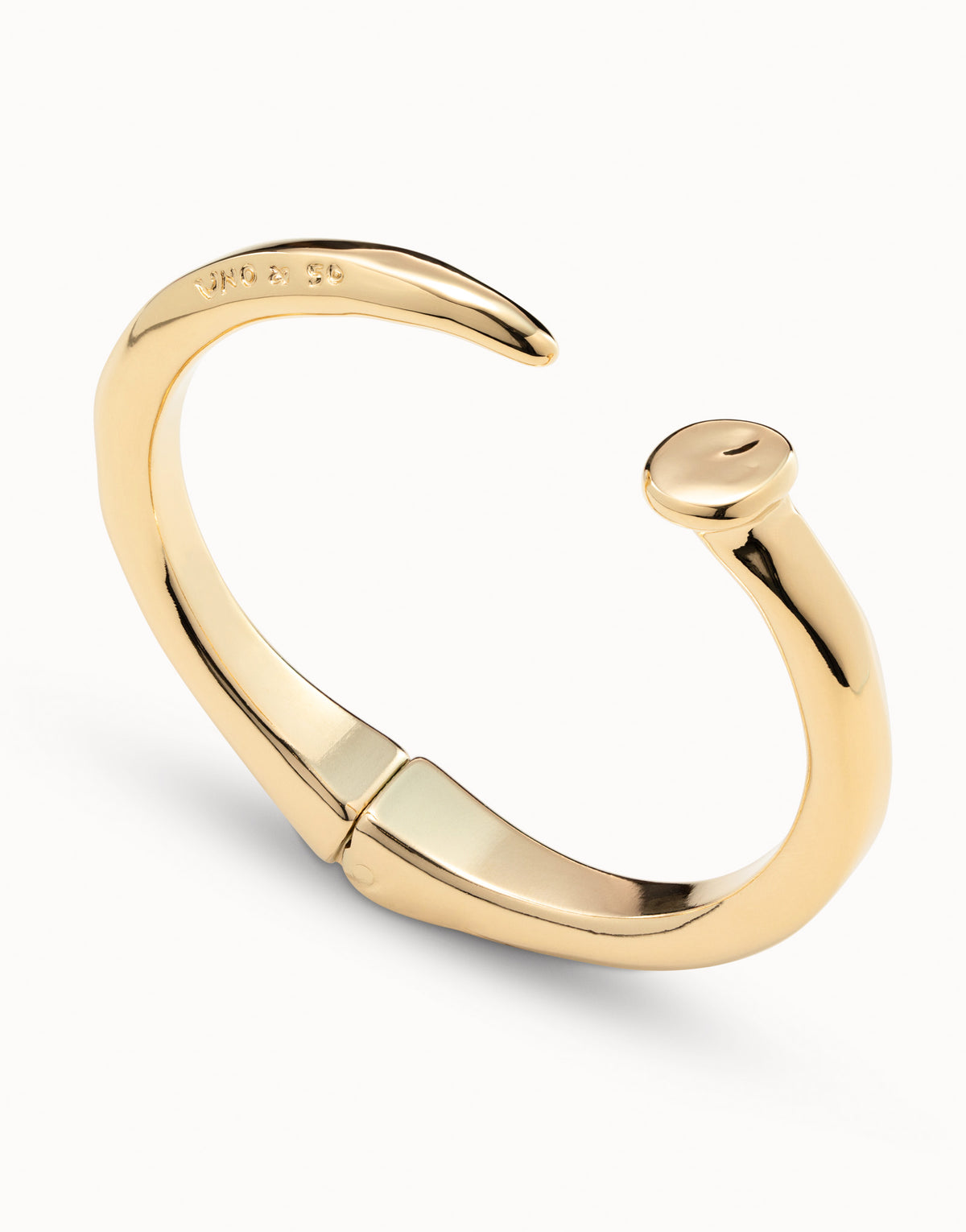Uno de 50 Gold Sculptural‑Style Bangle Bracelet