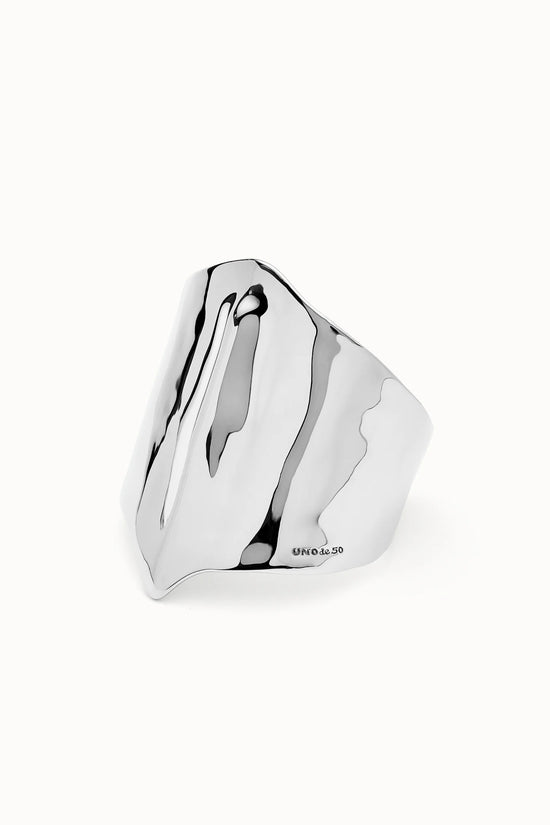 Uno de 50 Silver Bangle Bracelet with Manta Ray Structure PUL2445
