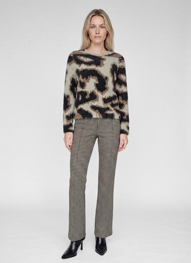 Rabe Pebble Animal Print Fluffy Sweater – Soft Feel Crew Neck Knit