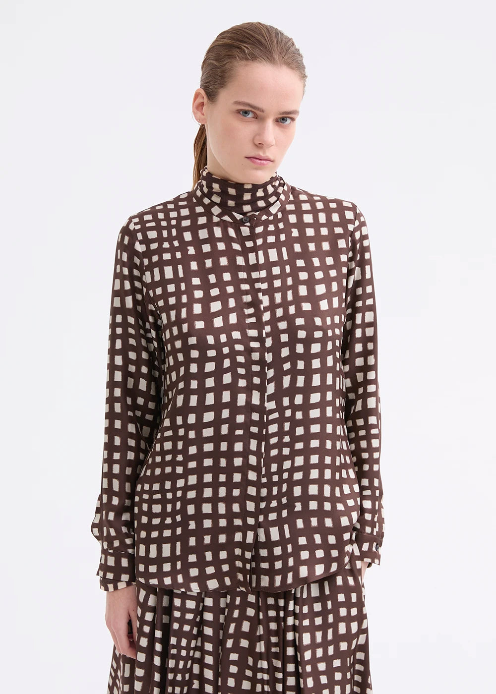 Rosso 35 Brown Long-Sleeve Silk Shirt with a Mandarin Collar