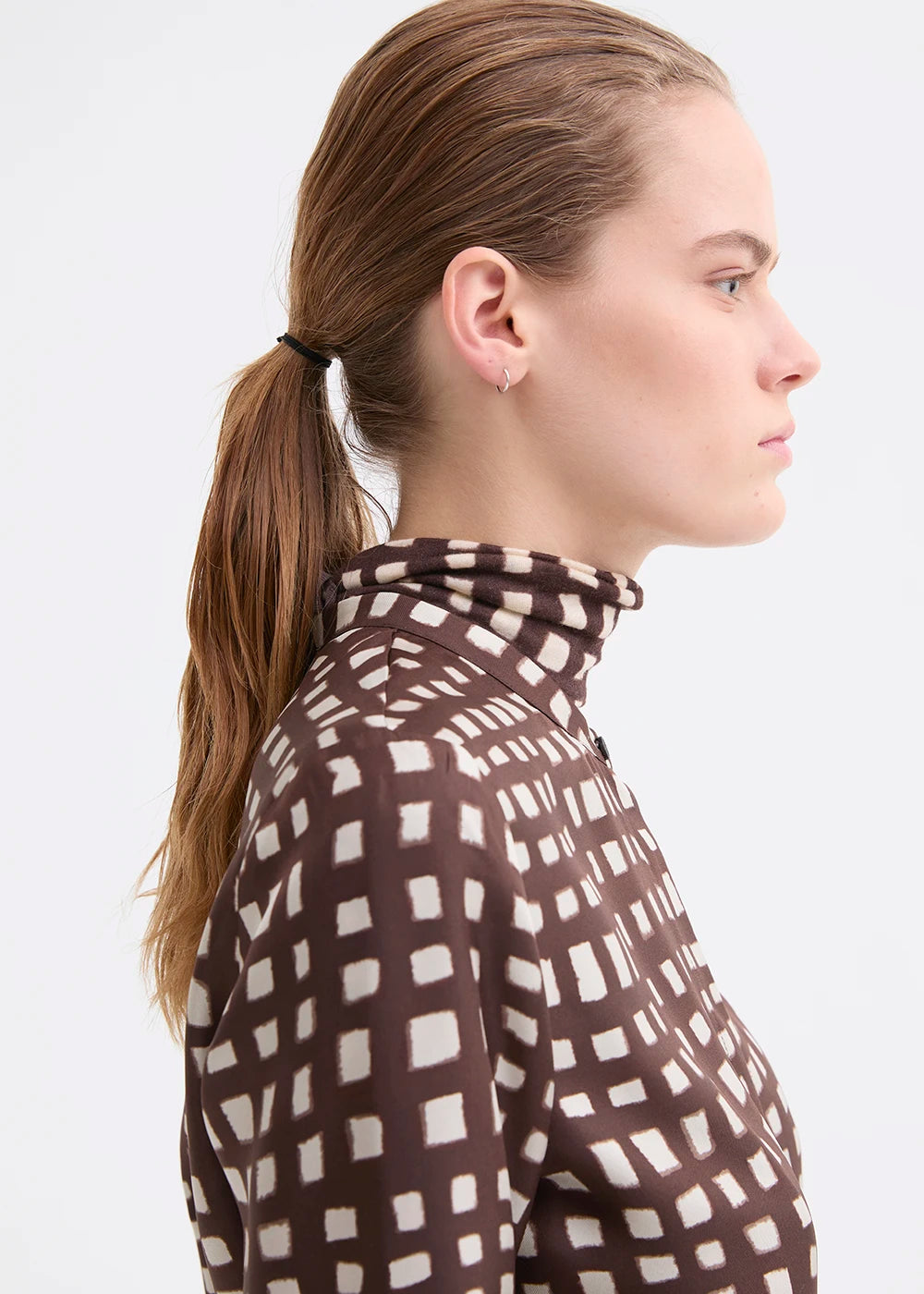 Rosso 35 Brown Long-Sleeve Silk Shirt with a Mandarin Collar