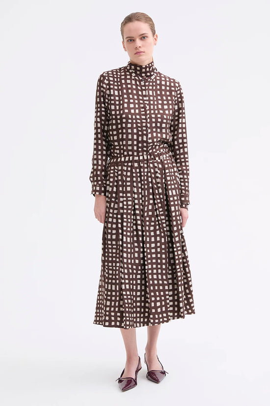 Rosso 35 Brown Long-Sleeve Silk Shirt with a Mandarin Collar