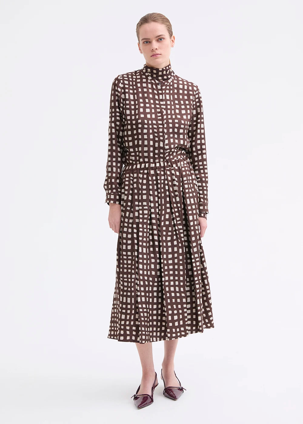 Rosso 35 Brown Long-Sleeve Silk Shirt with a Mandarin Collar