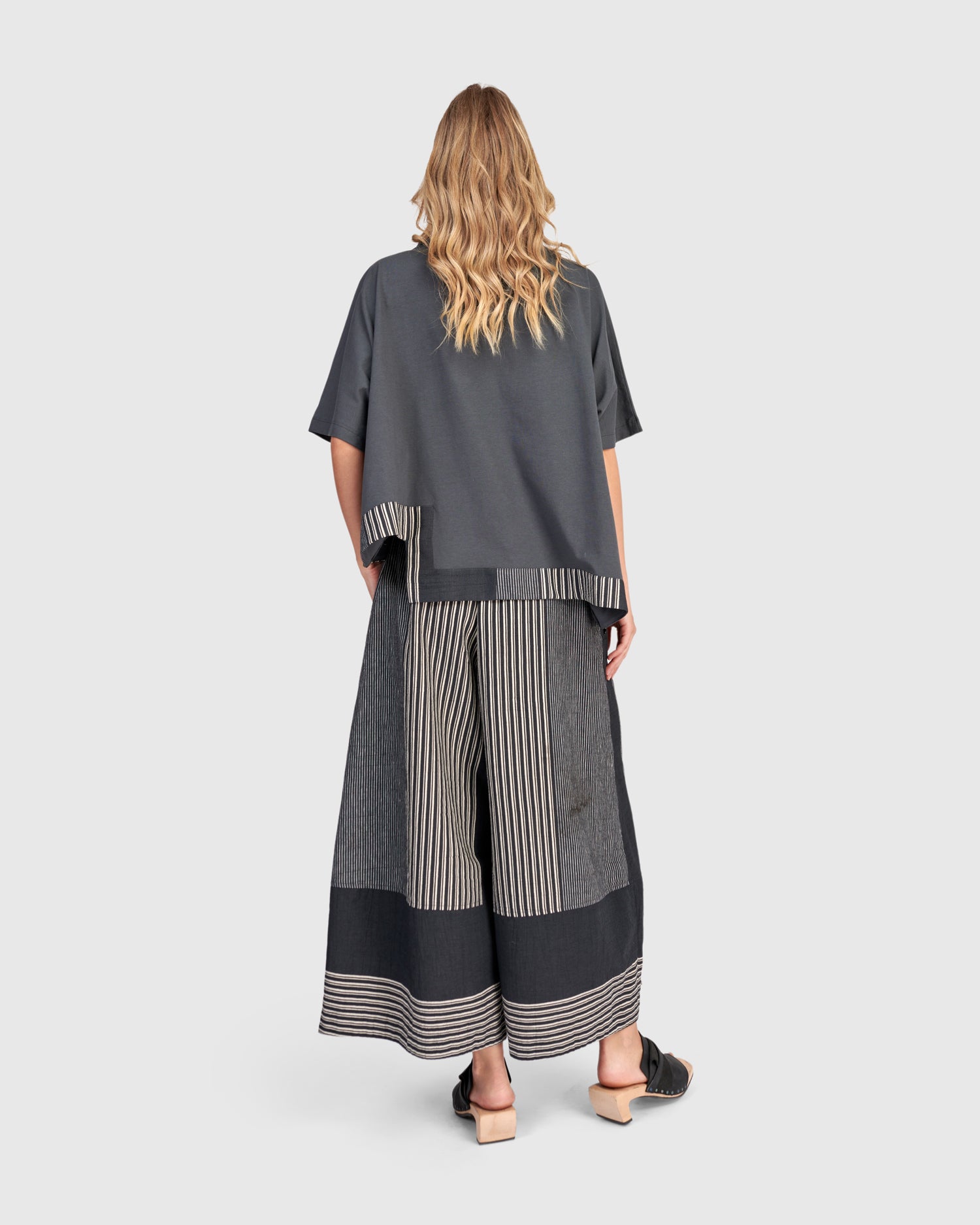 Alembika Black Striped Wide Leg Cropped Trousers with Elasticated Waist and Pockets UP145D