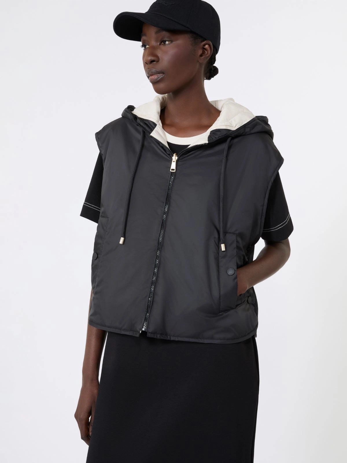 Max Mara Weekend Black Reversible Water-Repellent Canvas Padded Gilet WKDACCENNI