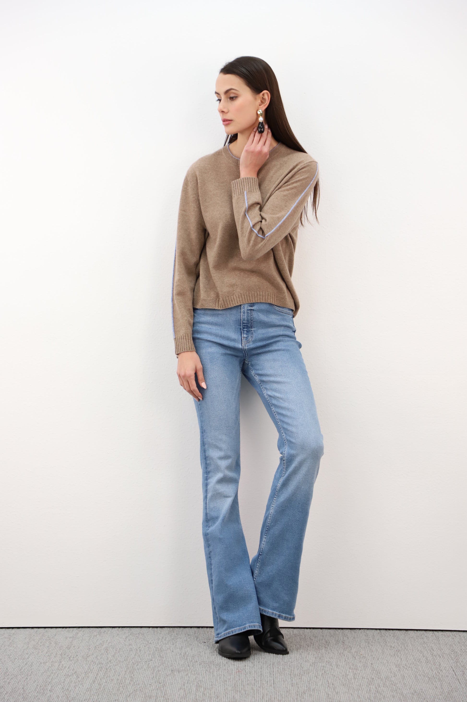 Estheme Cashmere Latte Crew Neck Sweater with Contrasting Stripe