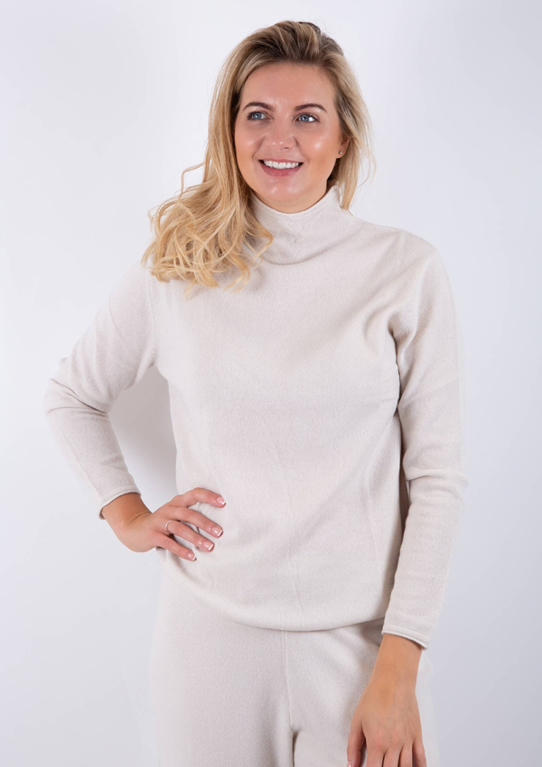 Luisa Cerano blended cashmere sweater. Turtle neck sweater for Knitwear trends 2021