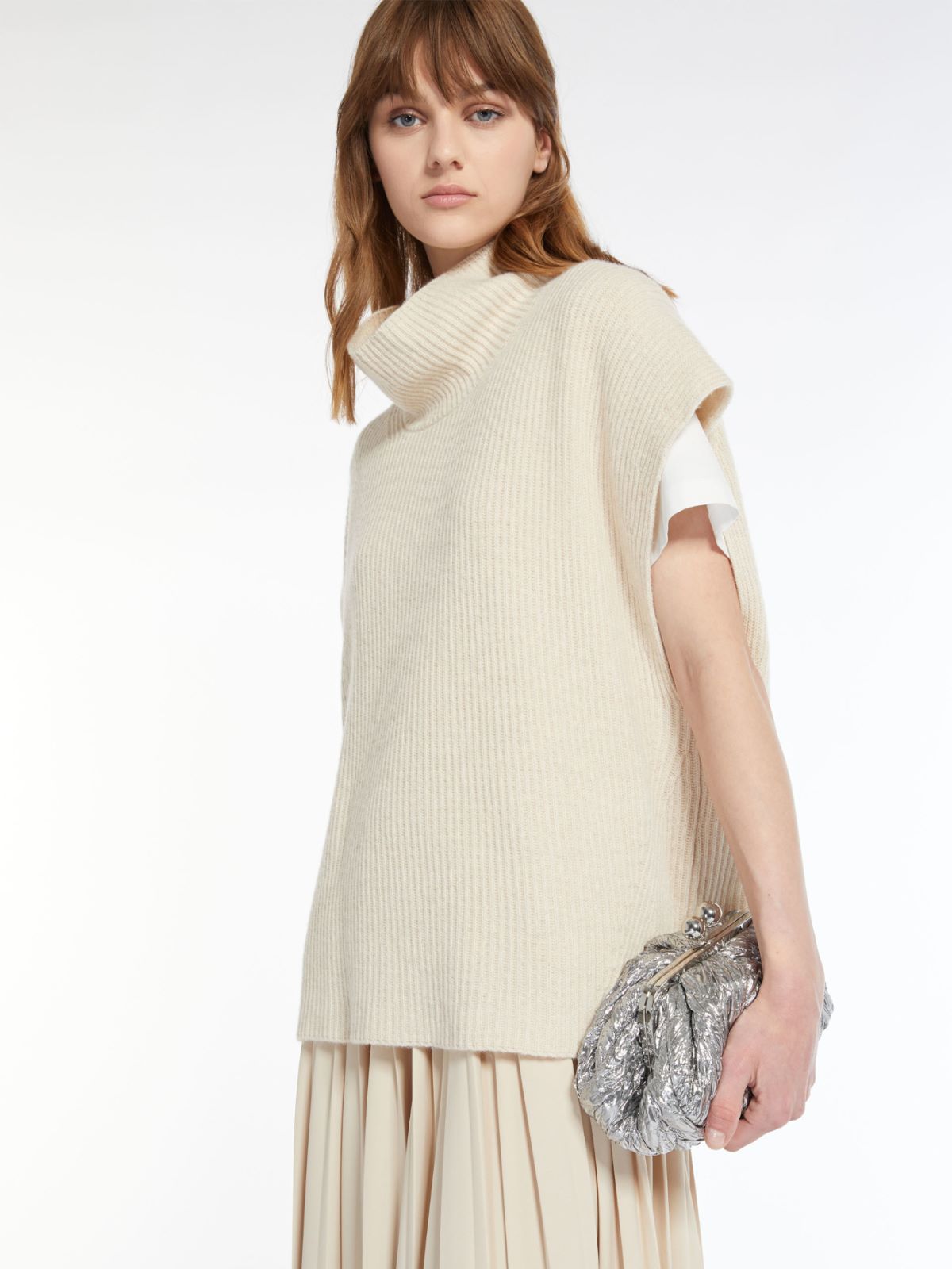 Maxmara Weekend funnel neck sleeveless sweater Polo