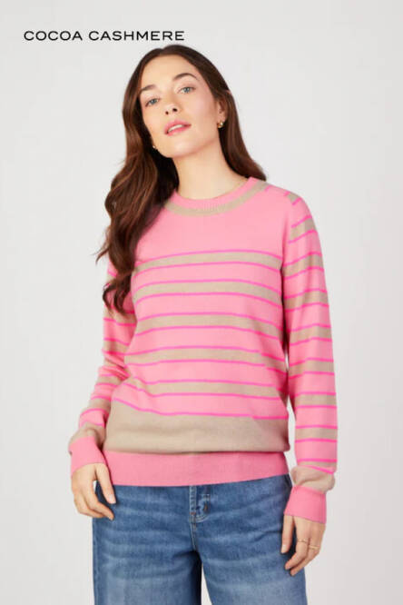 Soft cashmere sweater with keyhole detail – light warmth for British summer days